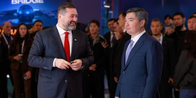 Михаил Ломтадзе показал премьер-министру возможности AI-помощника Kasper